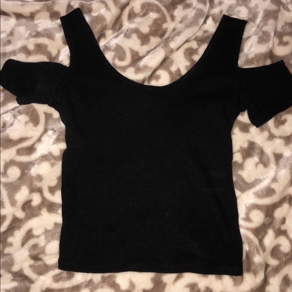 Black L. A. Hearts crop top
